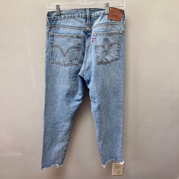 Levi's‎ Premium Wedgie Fit Jeans Women's W29 Light Wash Distressed Hem - Picture 4 of 5